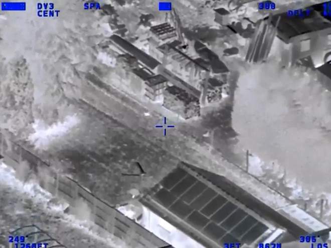 Drone sendo acompanhado pelo imageador do helicóptero policial