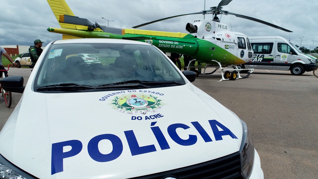 Veículos de radiopatrulha seguem ao padrão das cores do Brasão Oficial do Governo do Estado do Acre, assim como o helicóptero Esquilo (Foto: Pedro Devani/Secom)