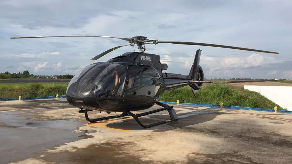 Helicóptero apreendido com cocaína em Presidente Prudente (SP) — Foto: Bruna Bachega/TV Fronteira