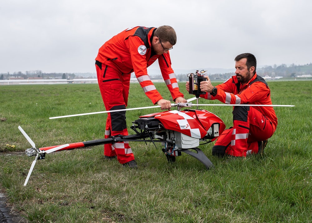 O drone desenvolvido pela Rega pode detectar sinais de pessoas desaparecidas e alertar equipes de resgate no solo (Crédito: Rega)