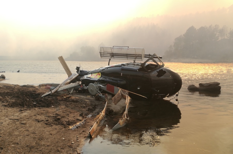 Pouca experiência do piloto e deficiente gestão contribuíram em incidente com helicóptero durante combate a incêndio em Portugal.