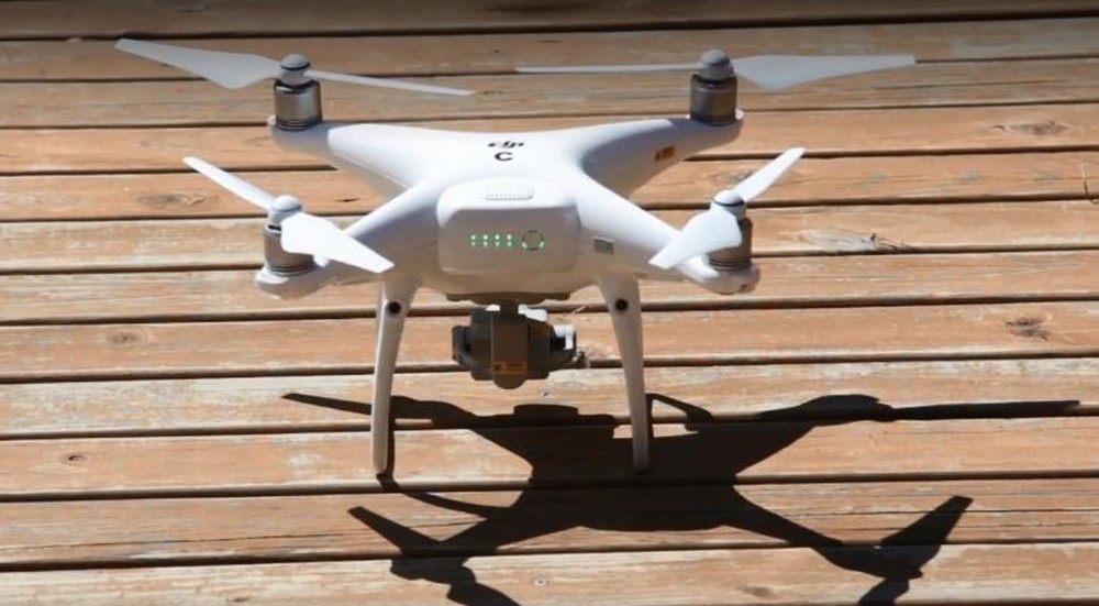 Curso vai ensinar a reconhecer diversos softwares e modelos de câmeras para drones. — Foto: Reprodução/NSC TV