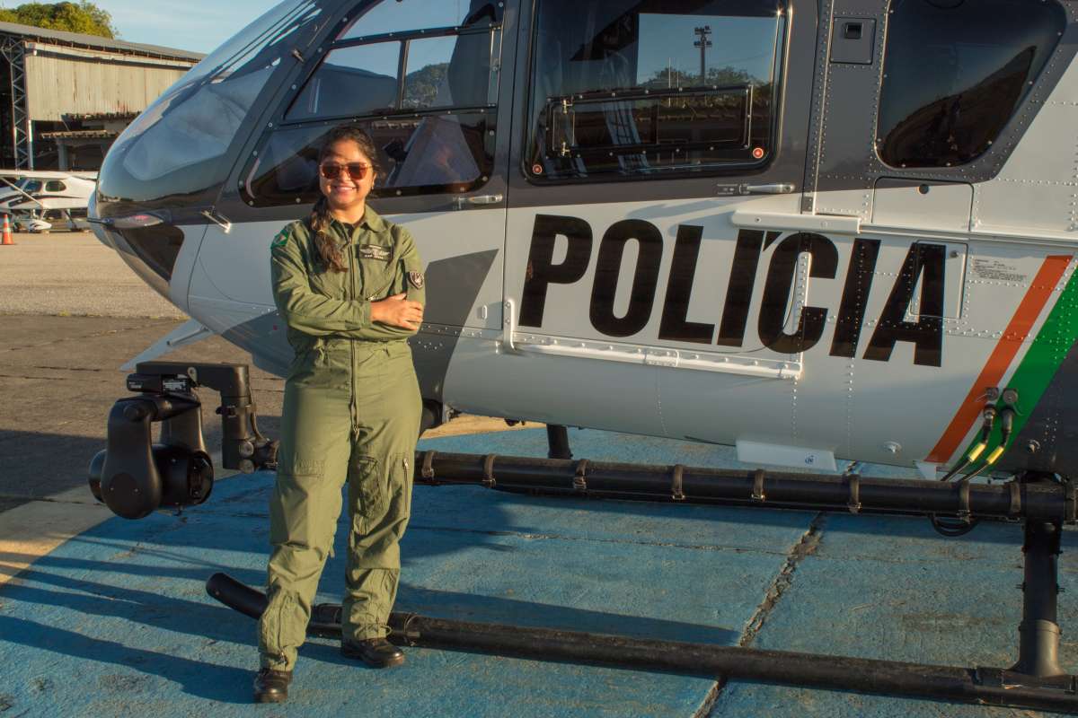 Capita-da-PMCE-se-torna-primeira-mulher-comandante-de-aeronave-da-Ciopaer-da-SSPDS-1200x800