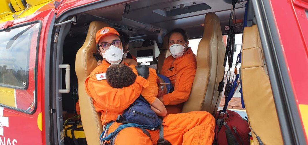 Veja vídeo do momento em que aeronave cai em Sabará