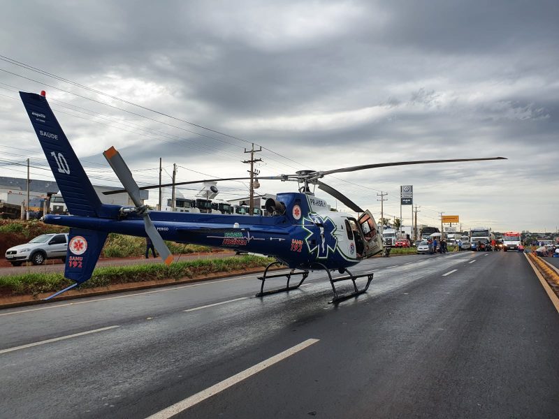 Policial Rodoviário Federal desaprovou o pouso na pista da rodovia | Foto: Samu aéreo