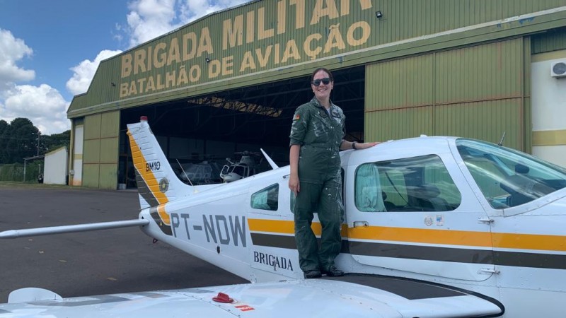 Primeira mulher piloto da Brigada Militar tem seu batismo de voo - Foto: Divulgação/BM