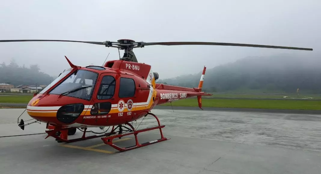 Oficiais que pilotam o helicóptero do Arcanjo recebem a mesma formação que um piloto executivo Foto: Corpo de Bombeiros/Divulgação 