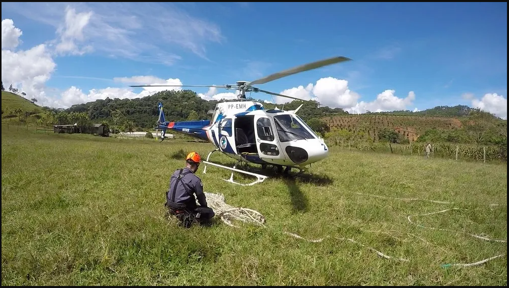 Após ser localizada com ajuda de drone, mulher perdida em pedreira é resgatada helicóptero no ES.